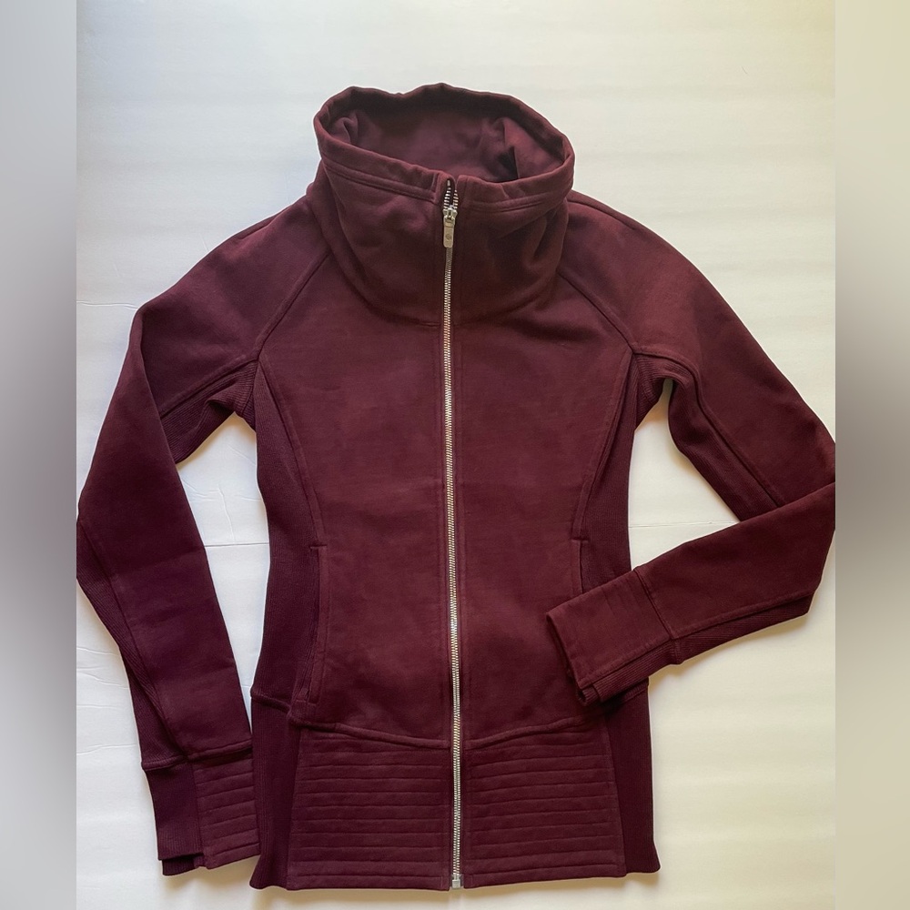 Lululemon Radiant II Full Zip Up Fitted Jacket. SZ 2 Garnet w/Cowell Neck